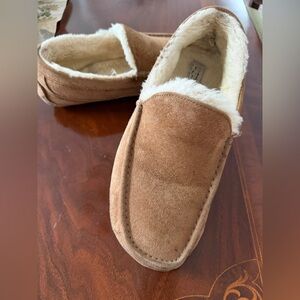 Uggs   Men’s suede slippers